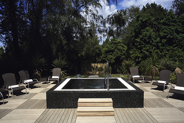 ALEXANDER HOUSE OUTDOOR HOT TUB
