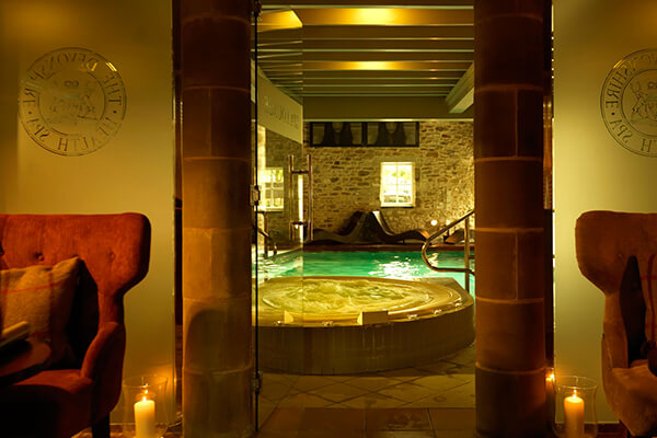 ALEXANDER HOUSE OUTDOOR HOT TUB